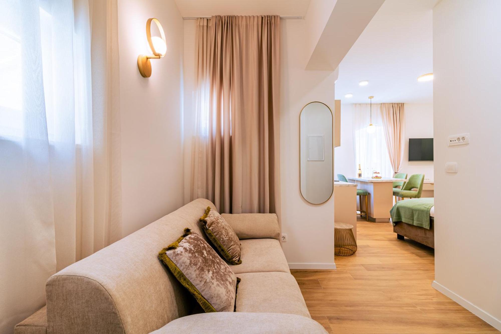 Luxury 2 Bedroom-2 Bathroom Apartment & Studio App With Rooftop Terrace Split Room photo