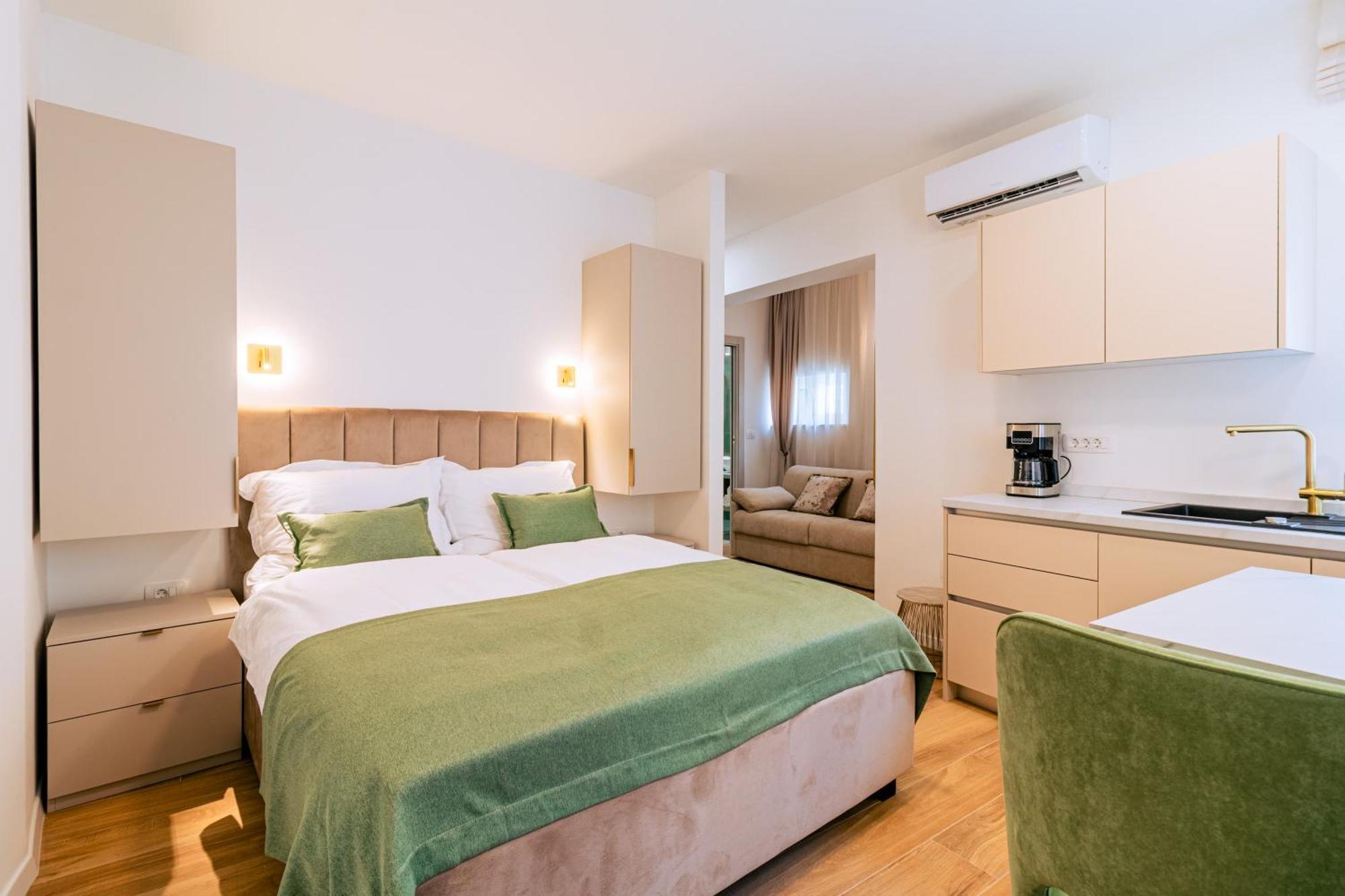 Luxury 2 Bedroom-2 Bathroom Apartment & Studio App With Rooftop Terrace Split Room photo