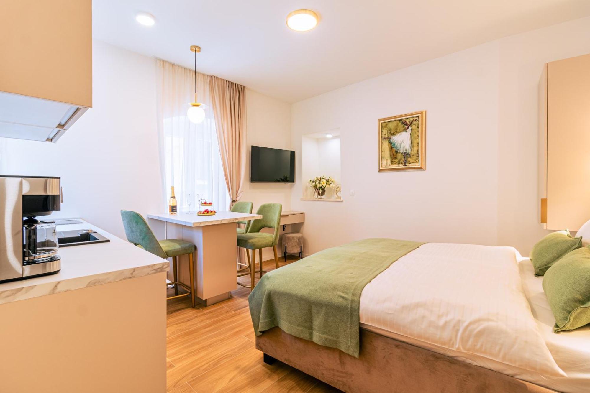 Luxury 2 Bedroom-2 Bathroom Apartment & Studio App With Rooftop Terrace Split Room photo