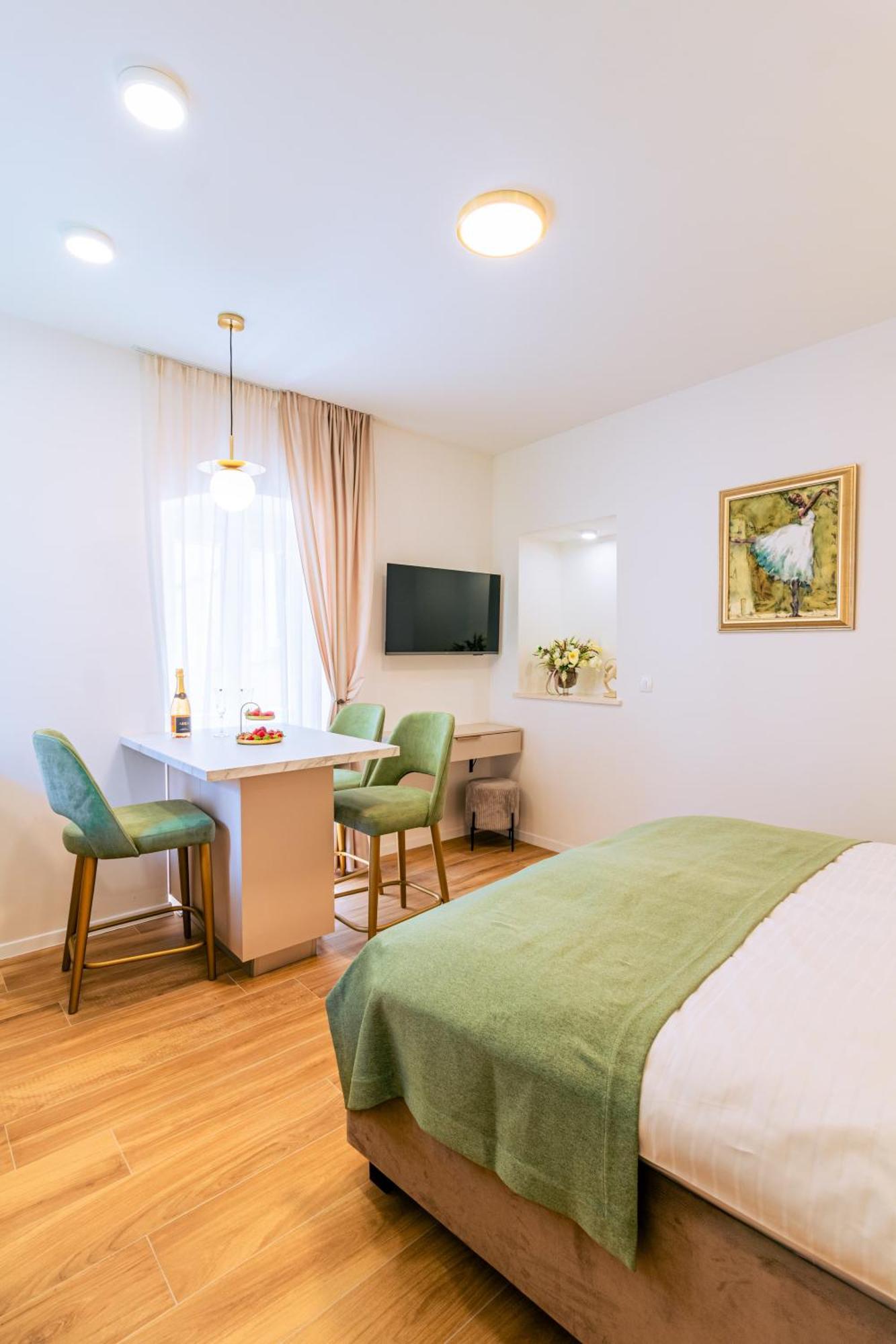 Luxury 2 Bedroom-2 Bathroom Apartment & Studio App With Rooftop Terrace Split Exterior photo